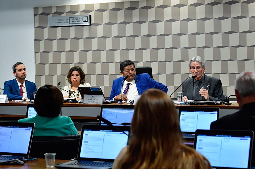 Mesa: 
diretor substituto do Departamento de Políticas em Mudança do Clima do Ministério do Meio Ambiente, Hugo do Valle Mendes;
diretora do Departamento de Clima (Declima) do Ministério de Relações Exteriores (MRE), ministra Liliam Beatris Chagas de Moura;
presidente eventual da CMA, senador Beto Faro (PT-PA); 
secretário Extraordinário para a COP30 e Representante de Casa Civil da Presidência da República, Valter Correia da Silva, em pronunciamento.