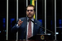 Plínio Valério critica propaganda sobre ONGs na televisão