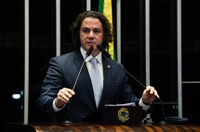 Veneziano alerta contra acusações de censura e de ditadura no Brasil