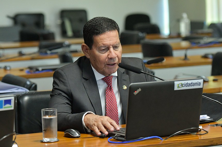 Em pronunciamento, à bancada, relator ad hoc senador Hamilton Mourão (Republicanos-RS).