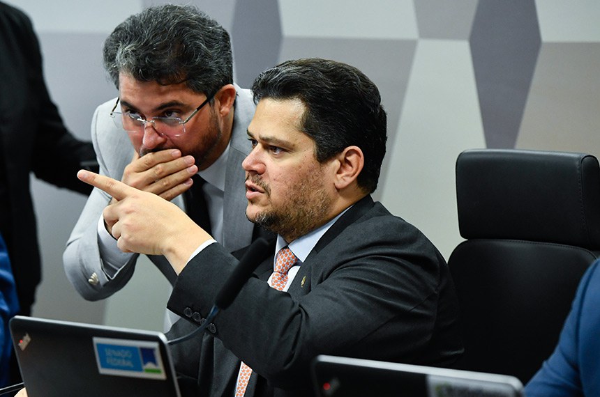 Mesa: 
senador Marcos Rogério (PL-RO); 
presidente da CCJ, senador Davi Alcolumbre (União-AP).