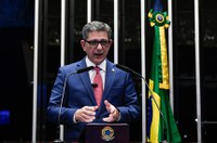 Rogério Carvalho elogia Pé-de-Meia e frisa importância do investimento público