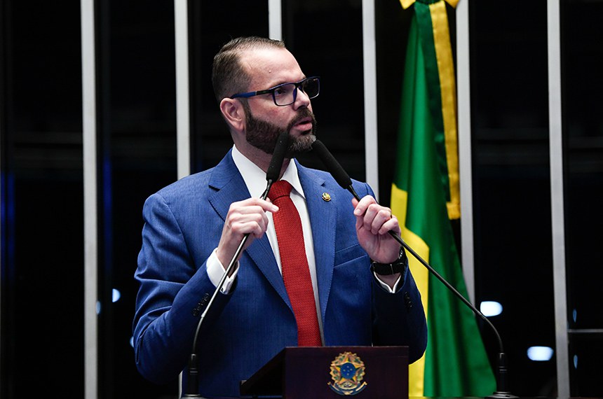 Em discurso, à tribuna, senador Jorge Seif (PL-SC).