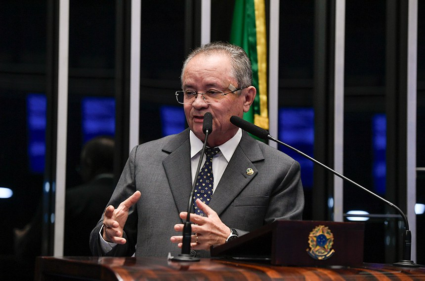 À tribuna, em discurso, senador Zequinha Marinho (Podemos-PA). 