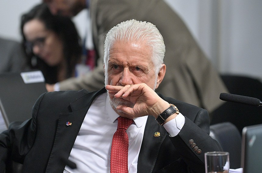 À bancada, senador Jaques Wagner (PT-BA).