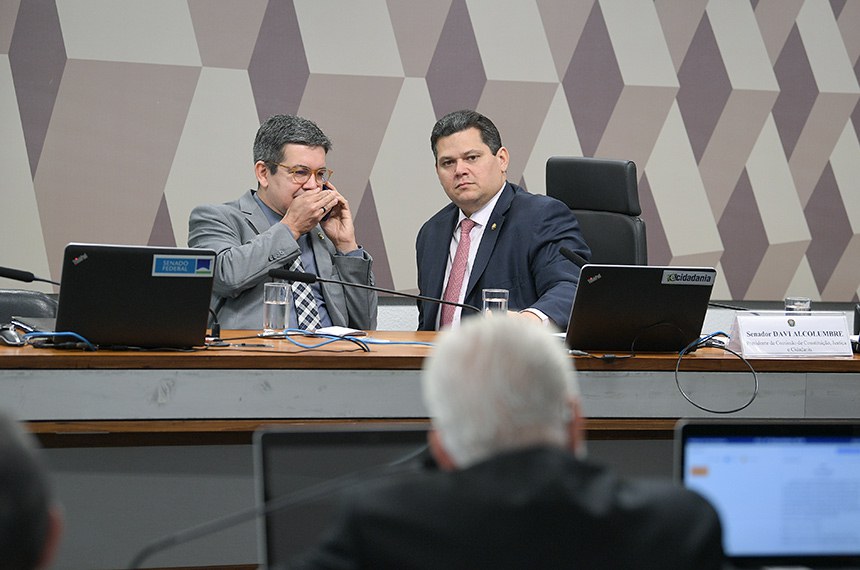 Mesa: 
líder do governo no Congresso Nacional, senador Randolfe Rodrigues (sem partido-AP); 
presidente da CCJ, senador Davi Alcolumbre (União-AP).