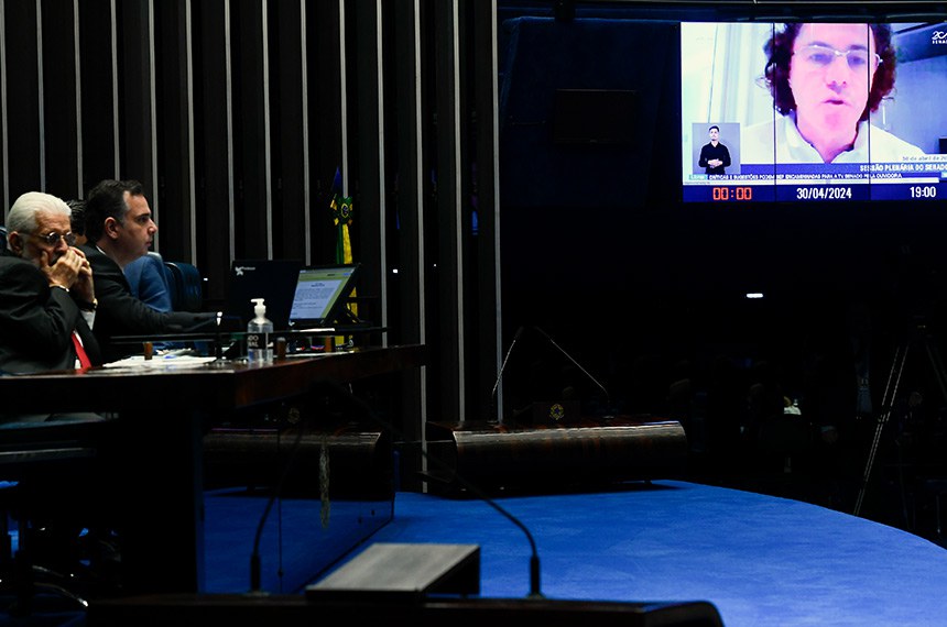 Mesa:  
líder do governo no Senado Federal, senador Jaques Wagner (PT-BA); 
presidente do Senado Federal, senador Rodrigo Pacheco (PSD-MG); 
secretário-geral da Mesa do Senado Federal, Gustavo A. Sabóia Vieira.