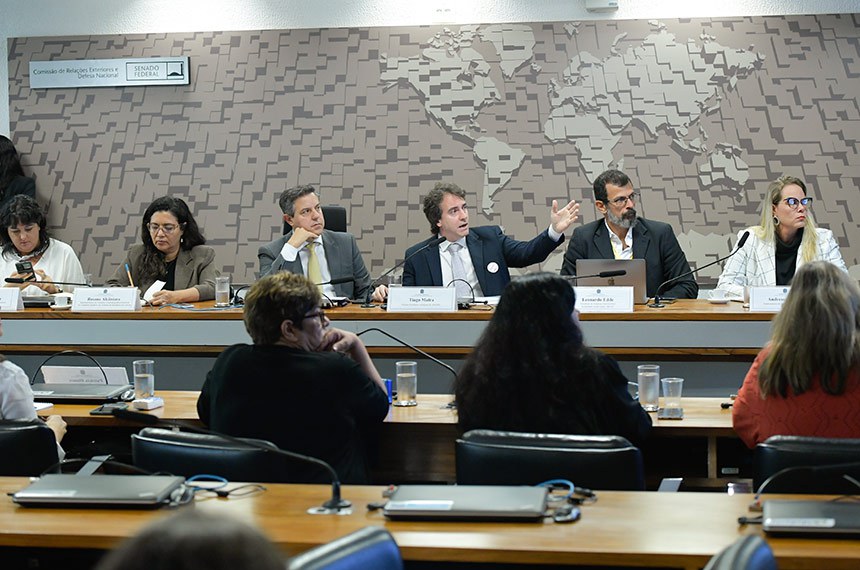 Bancada:
engenheira com notórios conhecimentos na área de comunicação social, Valderez de Almeida Donzelli;
representante da categoria profissional dos jornalistas, Maria José Braga;
representante das categorias profissionais de cinema e vídeo, Sonia Santana;
vice-presidente da CCS, Patrícia Blanco.