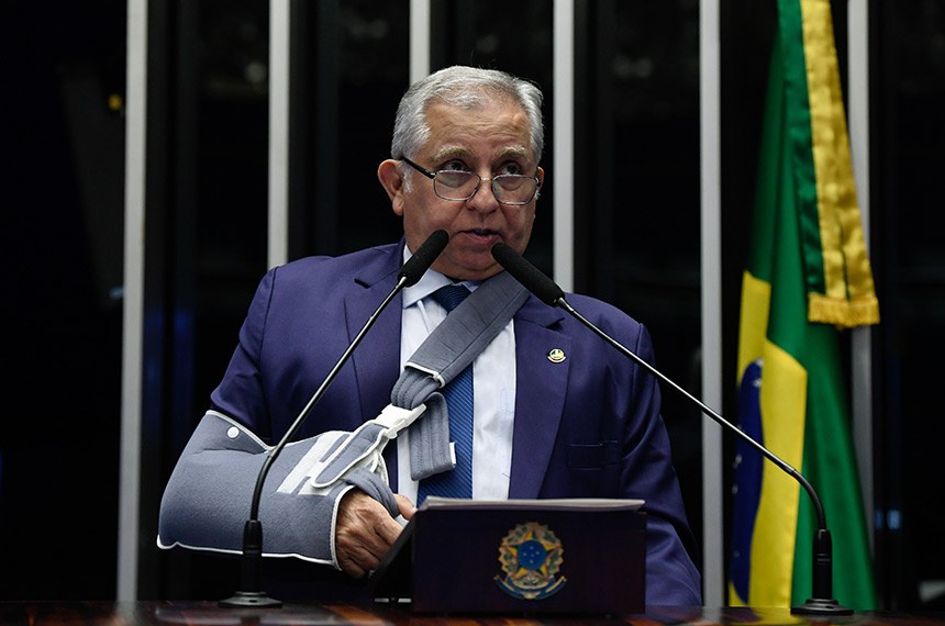 Em discurso, à tribuna, senador Izalci Lucas (PL-DF).