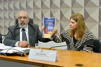 Senado lança campanha para arrecadar 5 mil cobertores para o RS