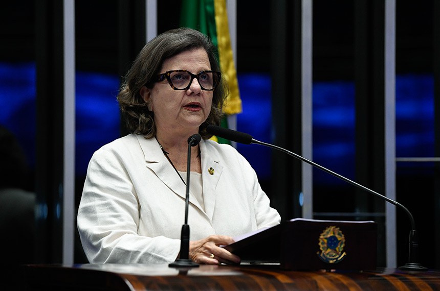À tribuna, em discurso, senadora Teresa Leitão (PT-PE). 