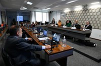 Debatedores apoiam decisão do TCU de suspender convênios do FNDE