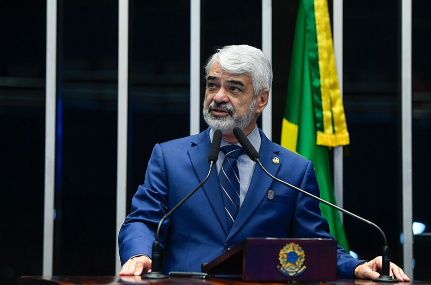 Em discurso, à tribuna, senador Humberto Costa (PT-PE).