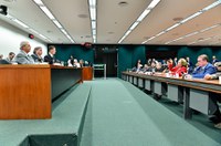 Comissão analisa mudar LDO de 2024 para beneficiar cidades gaúchas