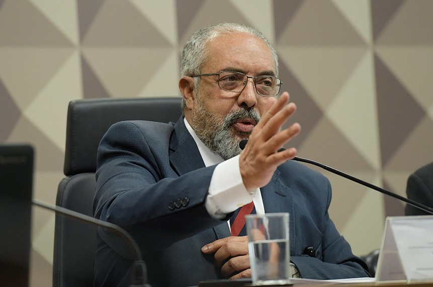 Mesa: 
presidente da CDH, senador Paulo Paim (PT-RS).