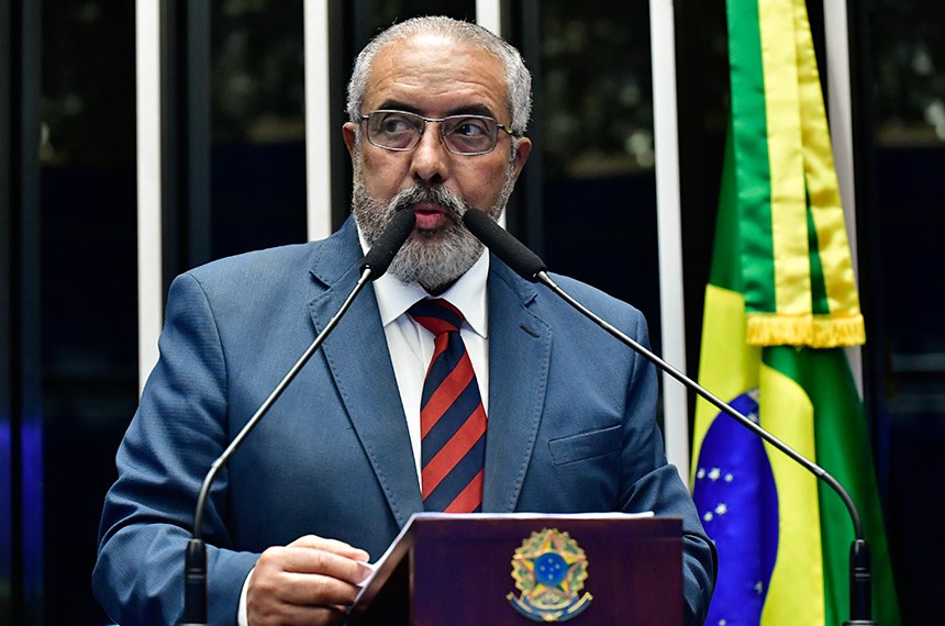 Em discurso, à tribuna, senador Paulo Paim (PT-RS).