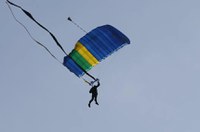 Projeto propõe regulamentação para a prática de paraquedismo