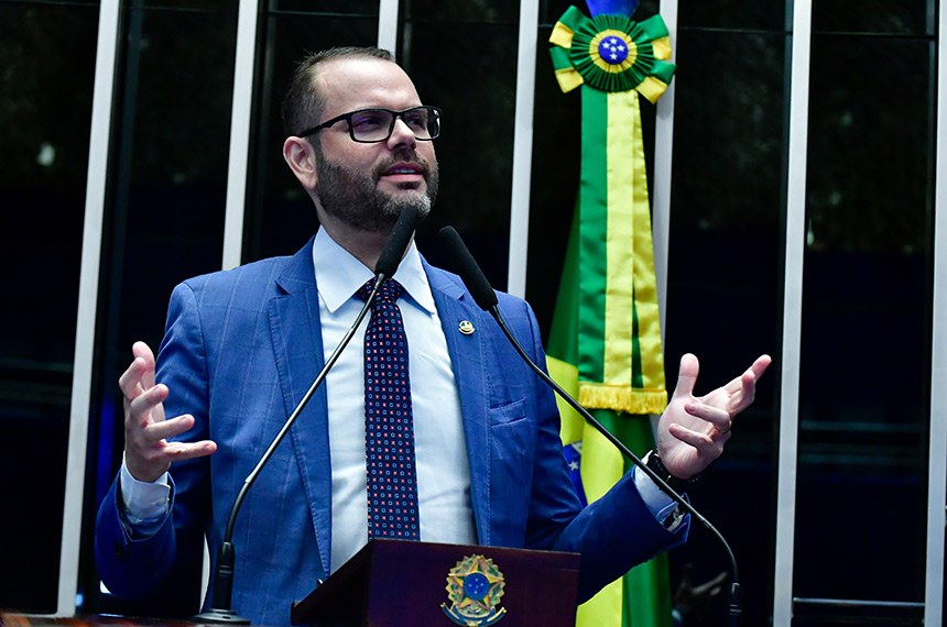 Em discurso, à tribuna, senador Jorge Seif (PL-SC).
