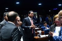 Senado aprova projeto que trata de vantagens nominais a servidores