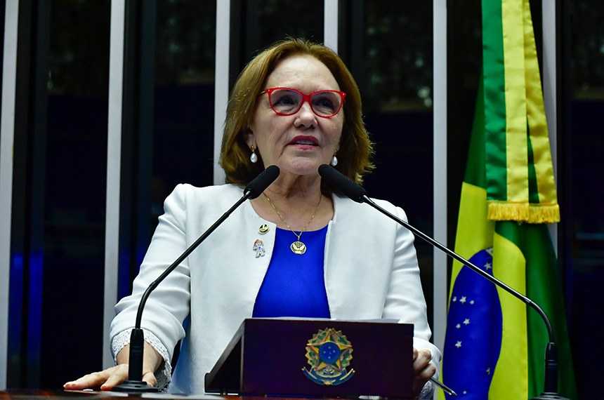 À tribuna, em discurso, senadora Zenaide Maia (PSD-RN). 