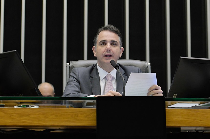 À mesa, presidente do Senado Federal, senador Rodrigo Pacheco (PSD-MG), conduz sessão.
