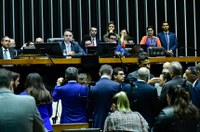 Entre 14 vetos derrubados, Congresso mantém taxação de offshore e organização do governo