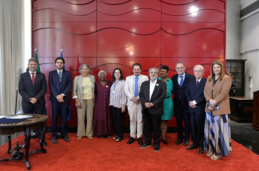 Participam os conselheiros:
representante das faculdades Ibmec, Carlos Ricardo Caichiolo;
consultor Legislativo do Senado Federal, Bruno Lunardi Gonçalves;
representente da Associação Nacional de História, Ana Maria Veiga;
escritora Esmeraldina dos Santos;
vice-presidente do Conselho Editorial, Esther Bemerguy de Albuquerque;
representante da Fundação Casa Rui Barbosa, Alexandre Santini;
escritor Fernando Pimentel Canto;
professora doutora da UnB, Ana Cláudia Farranha;
representante da Biblioteca Nacional, Marco Lucchesi;
representante do Instituto Histórico e Geográfico Brasileiro, Victorino Coutinho Chermont;
diretora-geral do Senado, Ilana Trombka.
