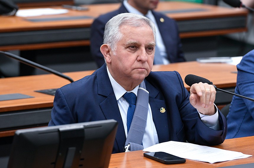 Em pronunciamento, à bancada, senador Izalci Lucas (PL-DF).