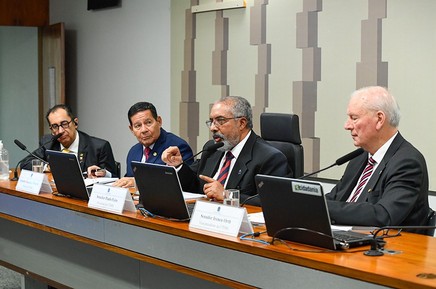 Mesa: 
senador Jorge Kajuru (PSB-GO); 
relator da CTERS, senador Hamilton Mourão (Republicanos-RS); 
presidente da CTERS, senador Paulo Paim (PT-RS) - em pronunciamento; 
vice-presidente da CTERS, senador Ireneu Orth (PP-RS). 