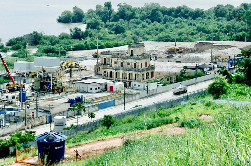 A CPI da Braskem foi criada para investigar os efeitos da responsabilidade jurídica e socioambiental da mineradora no afundamento do solo em vários bairros de Maceió. A empresa extrai sal-gema — utilizado, por exemplo, na fabricação de PVC — desde os anos 1970 nos arredores da Lagoa Mundaú, na capital alagoana.
