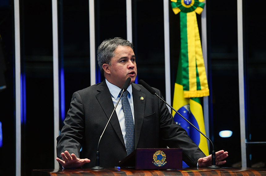 À tribuna, em discurso, senador Efraim Filho (União-PB).