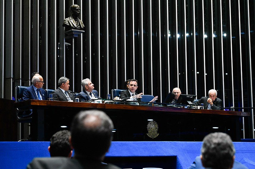 Mesa: 
presidente da Frente Nacional de Prefeitos (FNP), Edvaldo Nogueira; 
senador Efraim Filho (União-PB);
senador Angelo Coronel (PSD-BA);
presidente do Senado Federal e requerente desta sessão, senador Rodrigo Pacheco (PSD-MG); 
presidente da Confederação Nacional de Municípios (CNM), Paulo Roberto Ziulkoski;
senador Otto Alencar (PSD-BA).