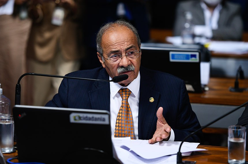 Em pronunciamento, à bancada, senador Chico Rodrigues (PSB-RR).
