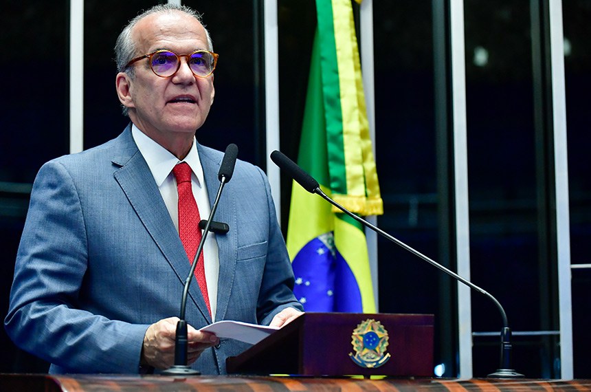 Em discurso, à tribuna, senador Fernando Dueire (MDB-PE).