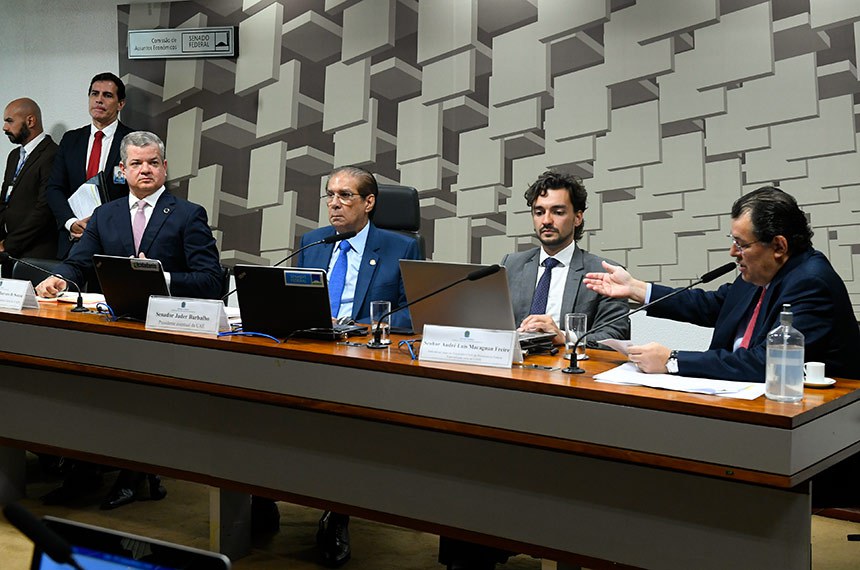 Indicados:
indicado para exercer o cargo de procurador-chefe da Procuradoria Federal Especializada junto ao Conselho Administrativo de Defesa Econômica (Cade), André Luís Macagnan Freire (MSF 5/2024);
indicado para recondução ao cargo de superintendente-geral do Conselho Administrativo de Defesa Econômica (Cade), Alexandre Barreto de Souza (MSF 6/2024).