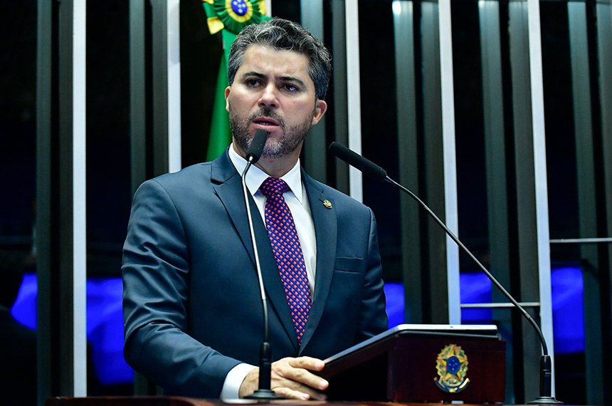 À tribuna, em discurso, senador Marcos Rogério (PL-RO).