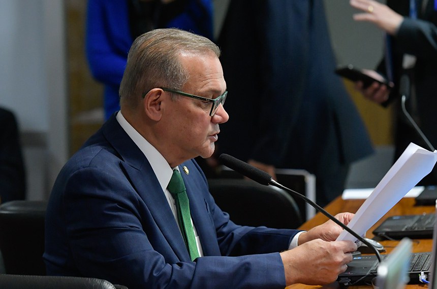 Em pronunciamento, à bancada, senador Wellington Fagundes (PL-MT).