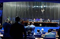 Senado aprova MP que limita compensações tributárias