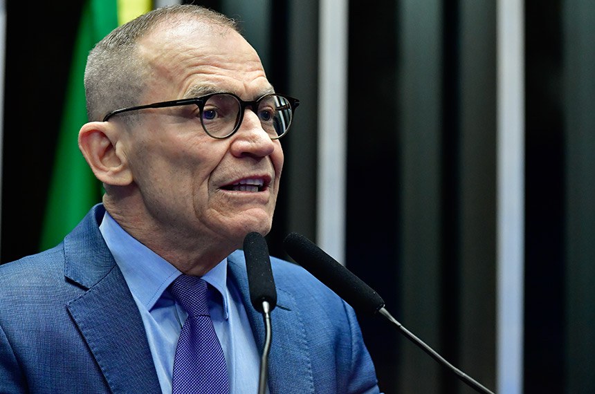 Em discurso, à tribuna, senador Fabiano Contarato (PT-ES).