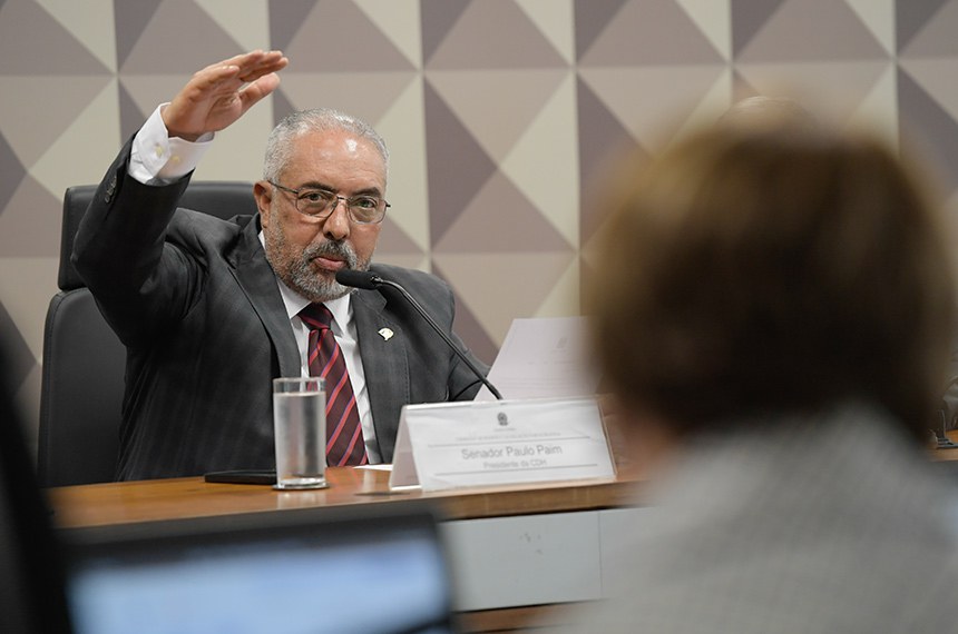 Mesa: 
presidente da CDH, senador Paulo Paim (PT-RS).