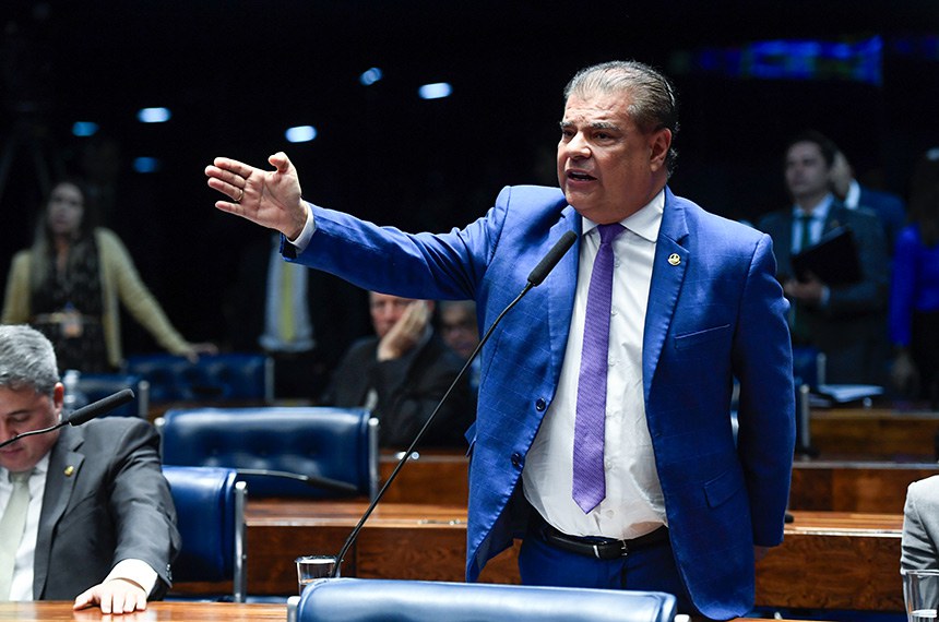 Em pronunciamento, à bancada, senador Nelsinho Trad (PSD-MS).
