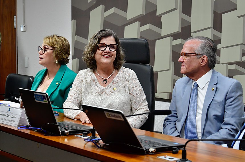 Mesa: 
vice-presidente da CTI200CONFEQ, senadora Jussara Lima (PSD-PI); 
presidente da CTI200CONFEQ, senadora Teresa Leitão (PT-PE); 
senador Fernando Dueire (MDB-PE).