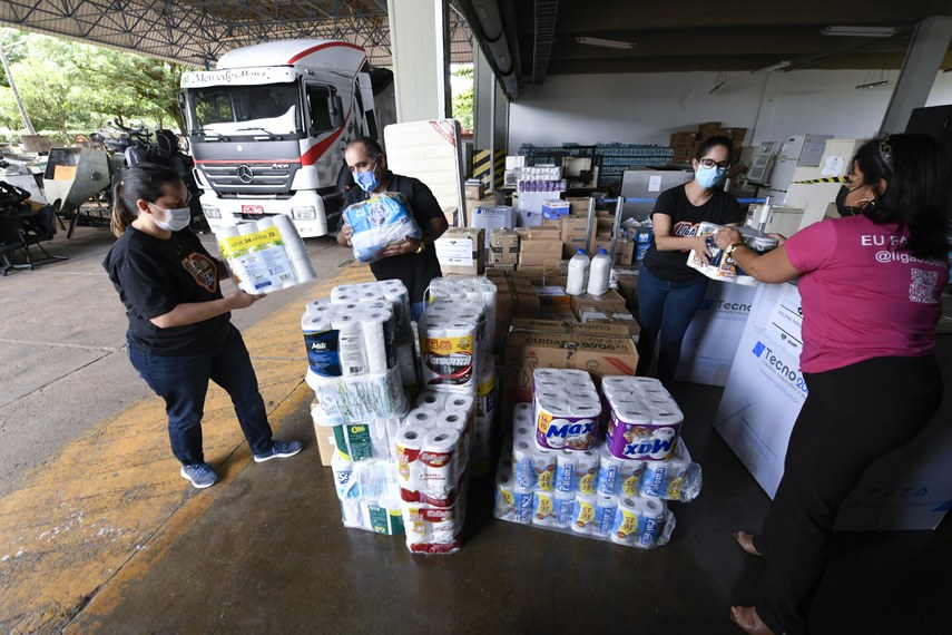 Fortes chuvas em Petrópolis causaram a morte de dezenas de pessoas, na Região Serrana do Rio de Janeiro. Um temporal atingiu a cidade e deixa um número ainda não confirmado de mortos e desaparecidos, segundo o Corpo de Bombeiros. Uma das regiões mais devastadas é a localidade de Alto da Serra, onde 80 casas foram atingidas por queda de barreira.