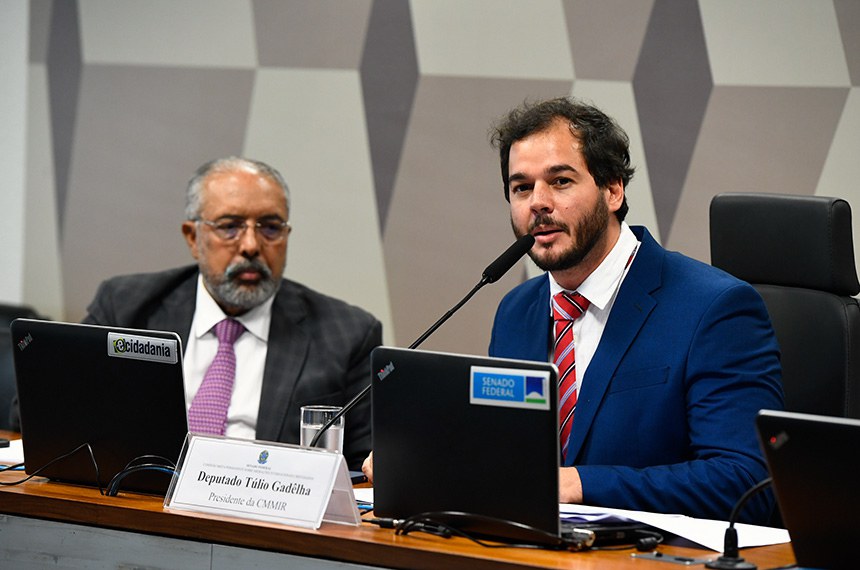 Mesa: 
vice-presidente da CMMIR, senador Paulo Paim (PT-RS); 
presidente da CMMIR, deputado Túlio Gadêlha (Rede-PE).