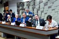 Especialistas apresentam prós e contras da regulação de cigarros eletrônicos