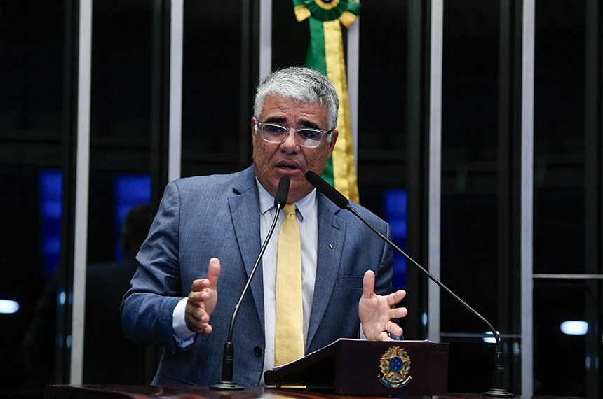 Em discurso, à tribuna, senador Eduardo Girão (Novo-CE).