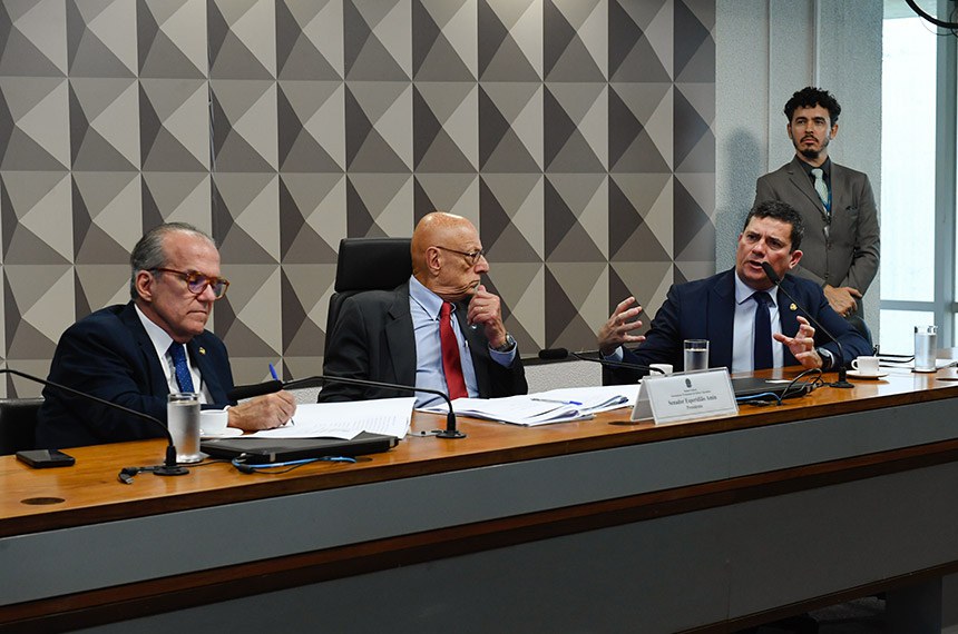 Mesa: 
senador Fernando Dueire (MDB-PE); 
presidente da CREDC, senador Esperidião Amin (PP-SC); 
senador Sergio Moro (União-PR) - em pronunciamento.