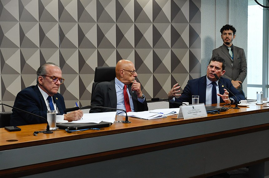 Mesa: 
senador Fernando Dueire (MDB-PE); 
presidente da CREDC, senador Esperidião Amin (PP-SC); 
senador Sergio Moro (União-PR) - em pronunciamento.