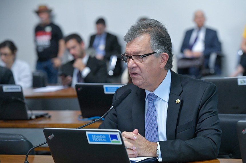 Em pronunciamento, à bancada, relator do PL 1.063/2022, senador Laércio Oliveira (PP-SE).
