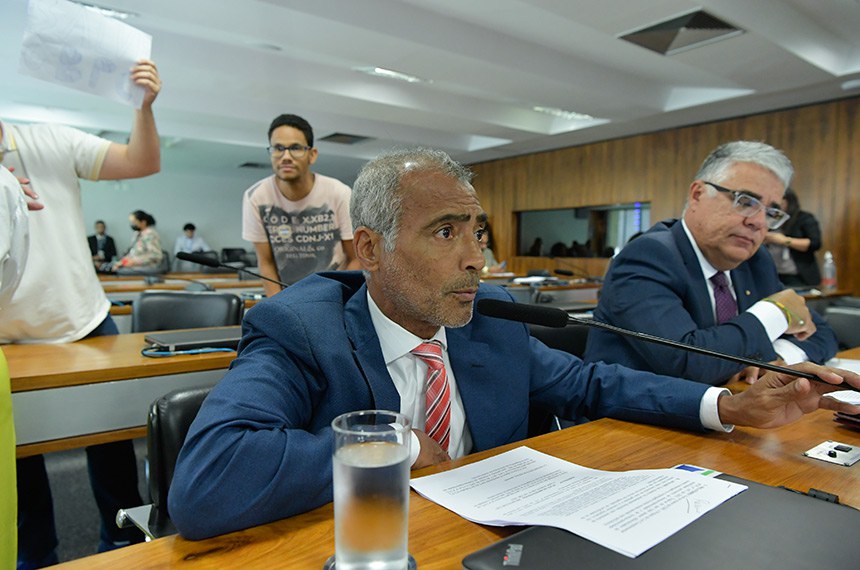 Bancada:
senador Romário (PL-RJ), em pronunciamento; 
senador Eduardo Girão (Novo-CE).